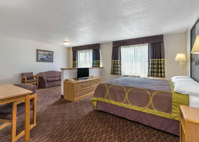Super 8 By Wyndham Fountain