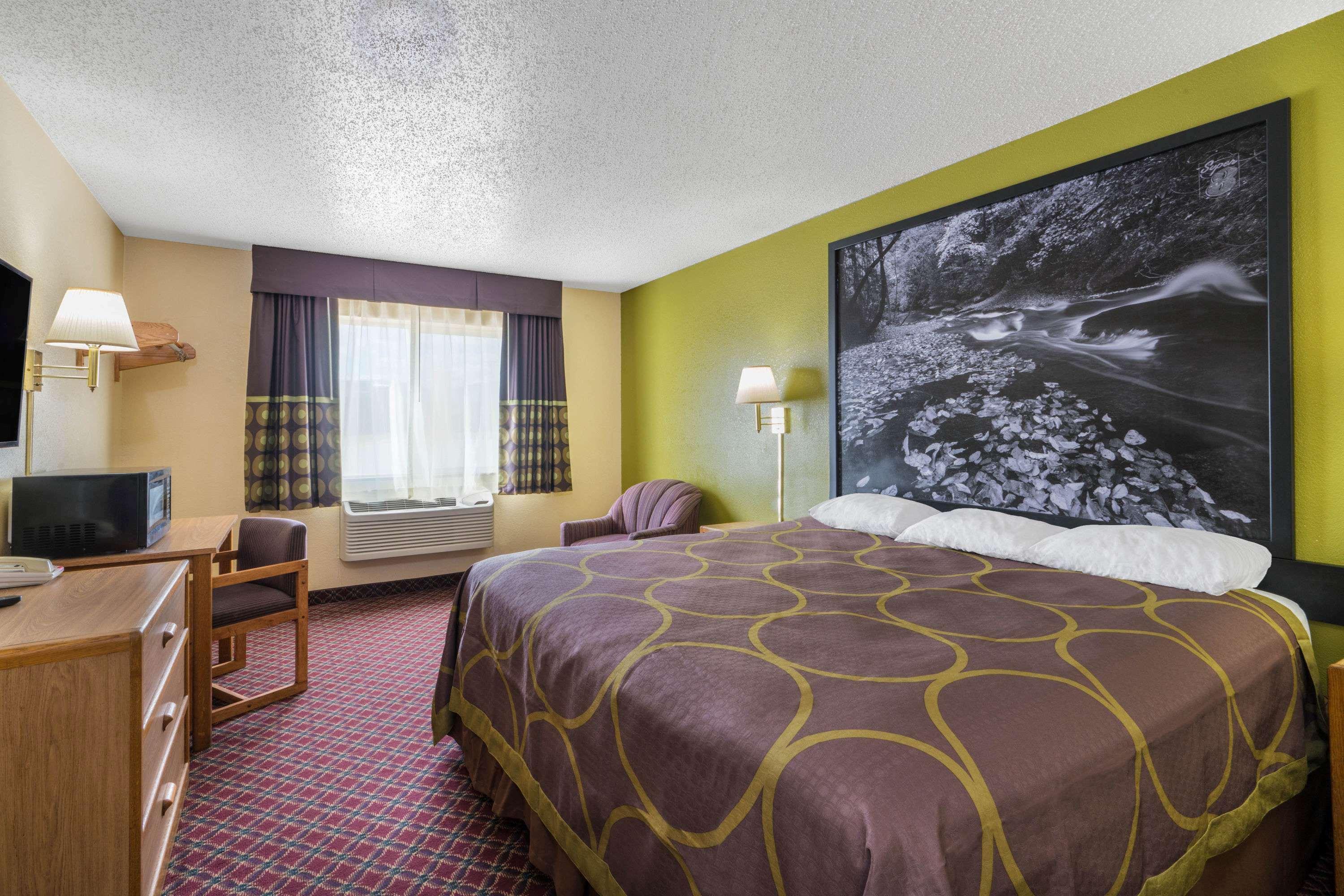 Super 8 By Wyndham Hotel 2*