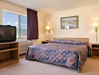 Super 8 By Wyndham Hotel 2*